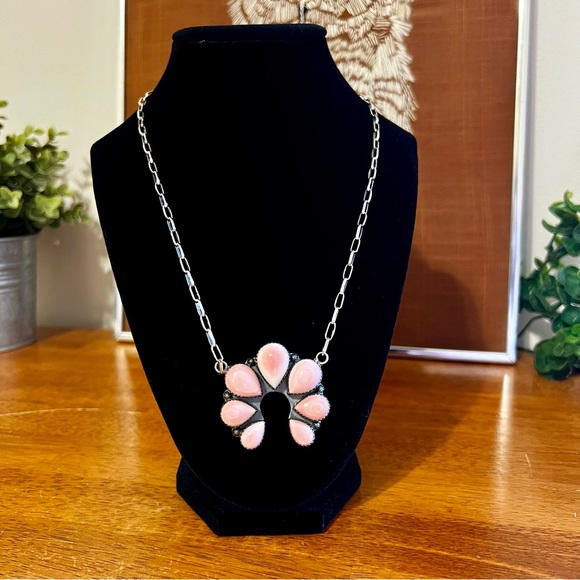 Southwestern Sterling Silver & Pink Conch Naja Necklace With Paperclip Chain